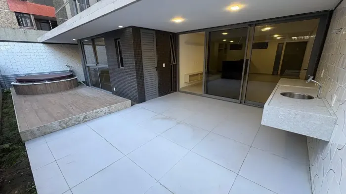 Apartamento térreo de 152m² a Beira-mar com área privativa para locação em cabo branco - J