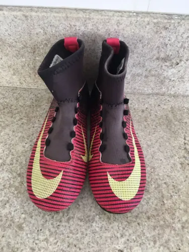 Chuteira campo Nike mercurial vermelha