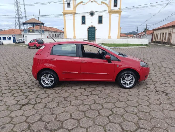 Fiat Uno Attractive 1.4 EVO Fire Flex 8V 4P 2012