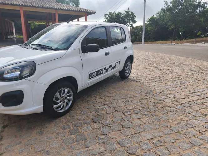 Fiat Uno Attractive 1.0 EVO Fire Flex 8V 5P 2021