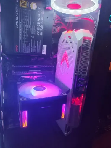 RX 9070 XT 16GB Red Devil Spectral white