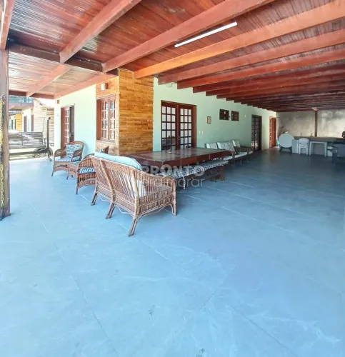 Casa de Condomínio com 4 quartos em Carneiros
