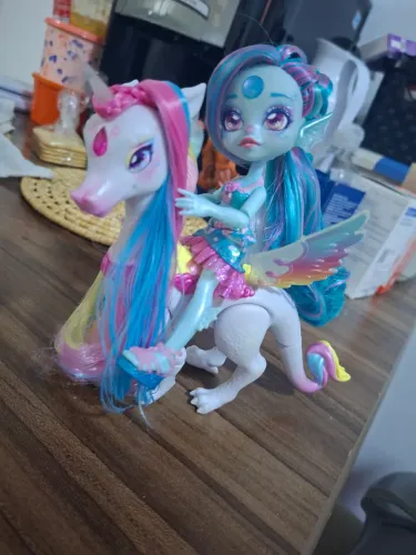Boneca pixlings com unicórnio