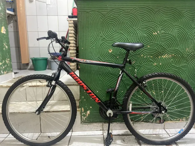Bicicleta Houston Foxer Aro 26 - 21Marchas - preta/vermelha