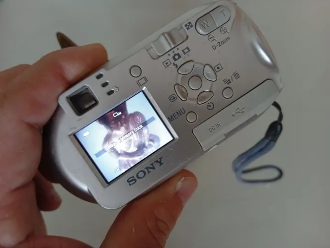 Sony cyber shot DSC - P41
