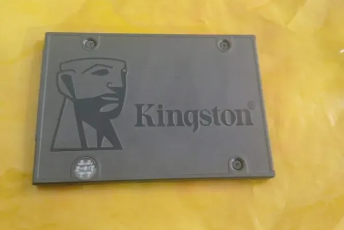 SSD kingston 480 GB original , pouco usado saúde e velocidade 100%.