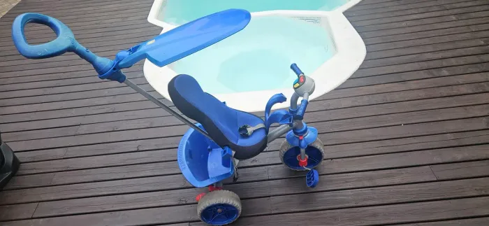 Triciclo Infantil Bandeirante Azul com Haste para Empurrar