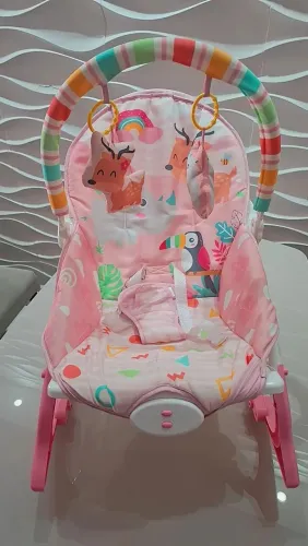 Cadeirinha infantil Vibra e Toca