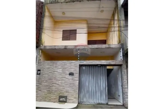 Casa no Santos Dumon`t com 2/4 sendo uma suíte