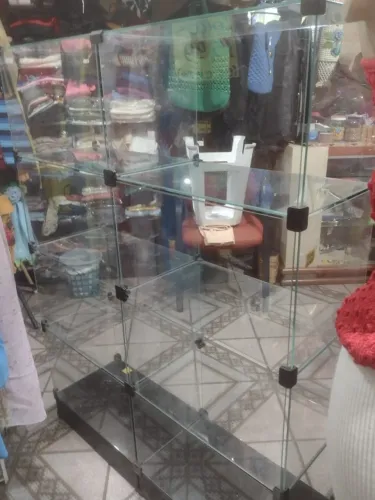 Vendo estantes de vidro