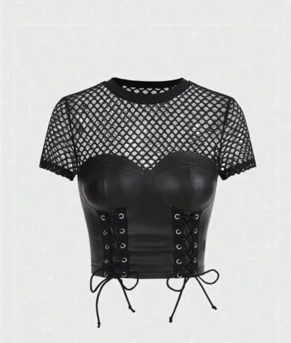 Blusa alternativa gótica preta vazada