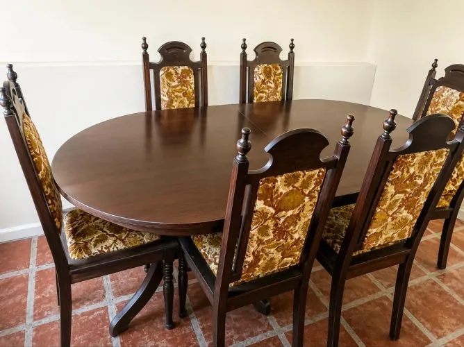 Mesa com 8 cadeiras