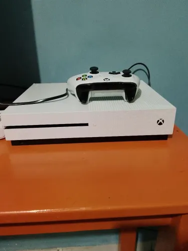 Vendo X box one s - muito conservado!