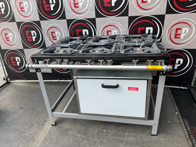 VENDO UM FOGÃO 6 BOCAS METALMAQ COM FORNO BAIXA PRESSÃO BOCAS 30X30