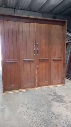 Porta de madeira. Modelo camarão