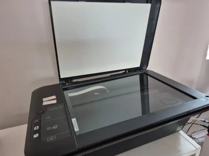 Impressora HP Deskjet 2050 pra retirada de peças funciona digitalização cópia preto branco