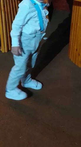 roupa social infantil menino com calça,blusa gravata borboleta e suspensório