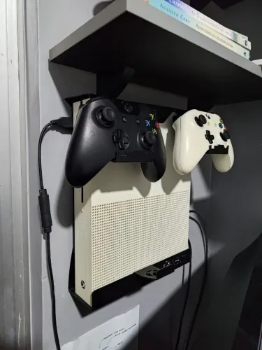 Xbox One + 2 Controles + 8 Jogos Físicos + Suporte de Parede