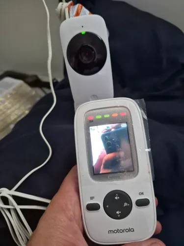 Babá Eletrônica Motorola MBP481 com Visor Colorido e Visão Noturna (praticamente nova)
