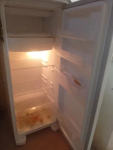 Vendo uma geladeira Eletrolux dois meses de uso ainda está na garantia