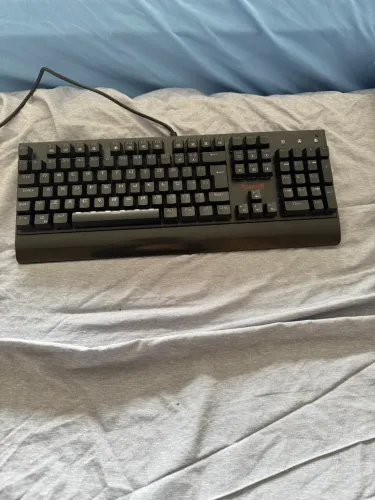 Teclado Redragon KALA switch vermelho tamanho 100% Acompanhado com Mouse Redragon COBRA