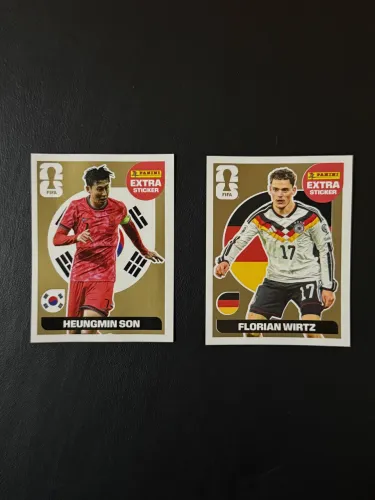 2 figurinhas legends ouro