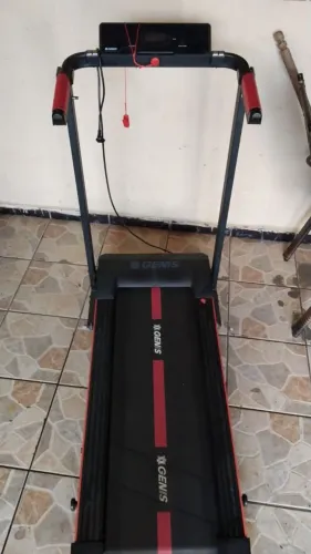 Esteira GENIS GT500 Bivolt até 100kg, velicidade 10km/h..