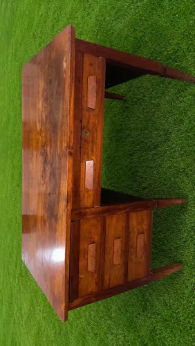 Escrivaninha e espelho 