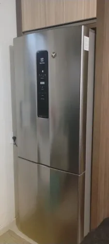 Refrigerador Eletrolux Frost Free modelo IB55S 470 litros , inverter, inox, prata.