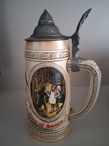 Caneca Budweiser com tampa de metal