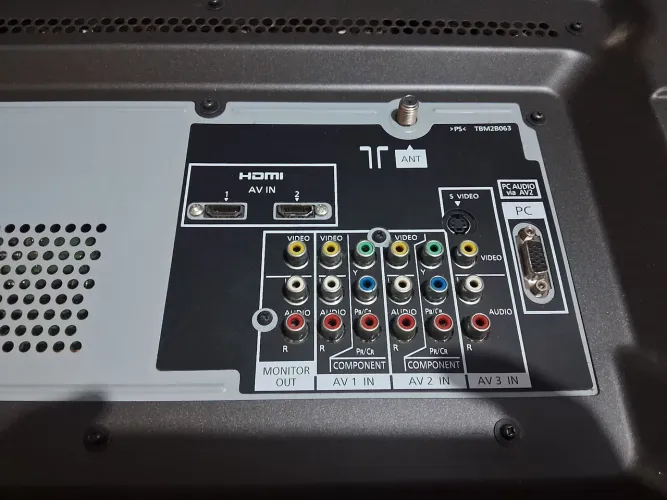 TV Panasonic de 42 polegadas para conserto ou retirada de peças. 