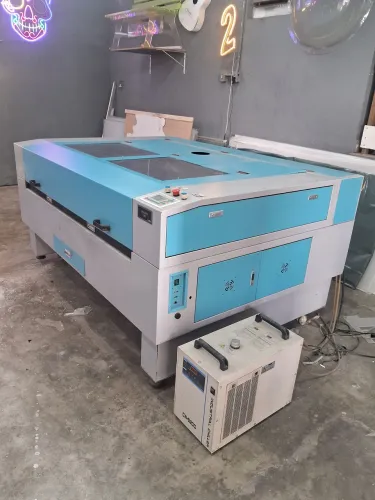 Maquina laser co2 1000x1600 2 cabeças 130 wts pronta para trabalhar 