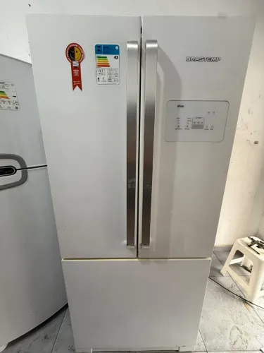 VENDE SE GELADEIRA FUNCIONANDO