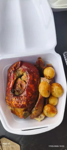 Frango assado tom brasa assados 