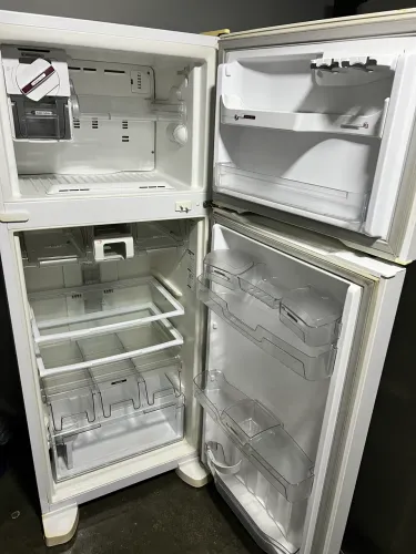 SO ESTA FUNCIONANDO O FRIZER PRECISA DE LIMPEZA NOS DUTOS 