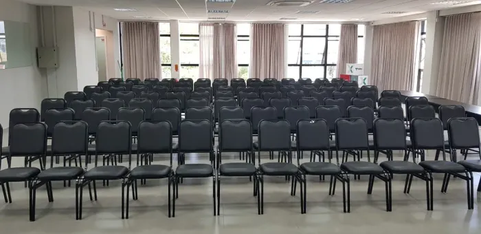 CADEIRAS PRA IGREJA E AUDITÓRIO NOVOS!