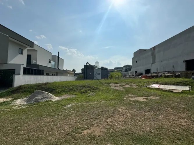 Oportunidade - Terreno em Condomínio - Condomínio Reserva do Paratehy - 760m².