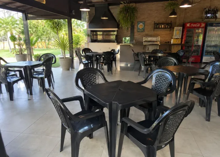 Jogo de Mesa de plástico com 4 cadeiras