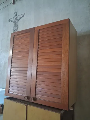 Armário em MDF com lindas portas em madeira