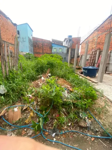 Terreno Seco medindo 4m X 21 m -No bairro da Cremação