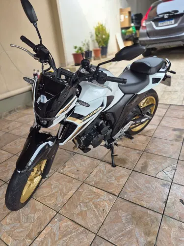 FZ25