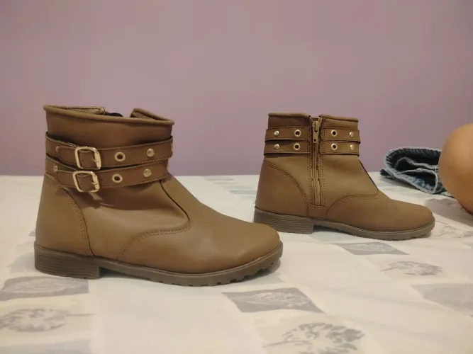 Bota marron usada apenas 01 vez