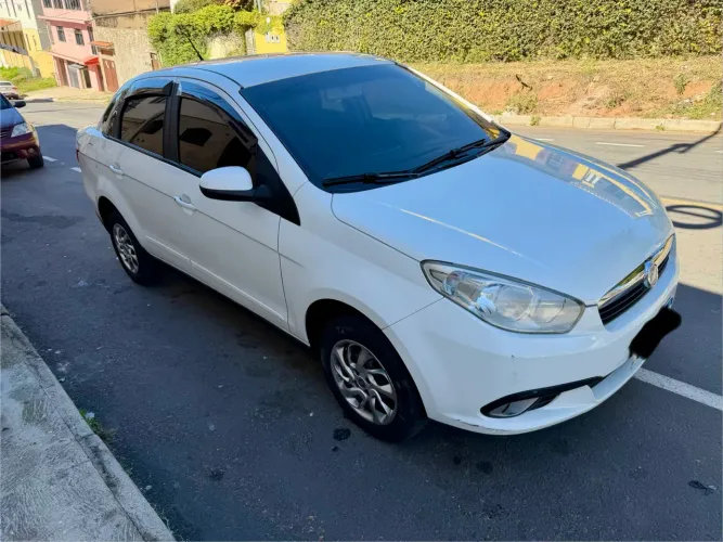 Fiat Grand Siena Attrac. 1.4 EVO F.flex 8V 2013
