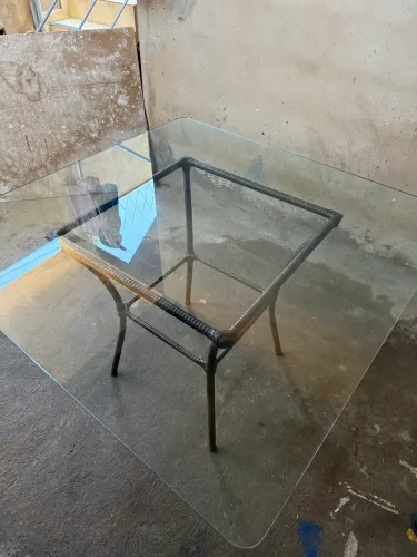 Mesa Quadrada 1,30 x 1,30 m com Tampo de Vidro