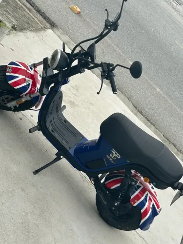 Moto nova apenas o primeiro dono seis meses de uso não adaptei