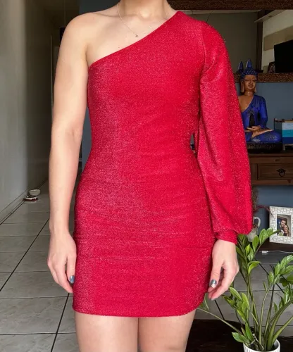 Vestido de festa vermelho com paetê