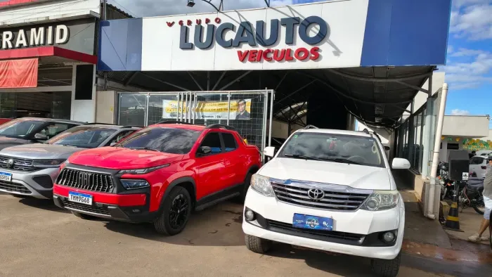 Toyota Hilux SW4 SR 4X2 2.7/ 2.7 Flex 16V Aut. 2015