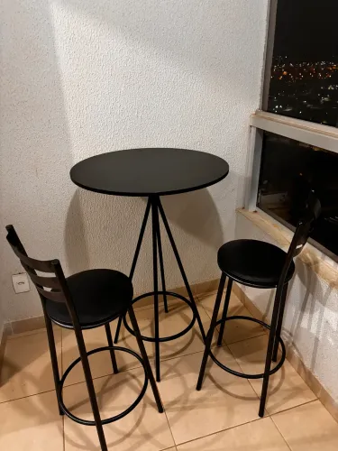 Mesa bistrô com 2 banquetas