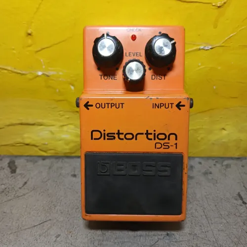 Pedal de guitarra Boss DS-1 seminovo 