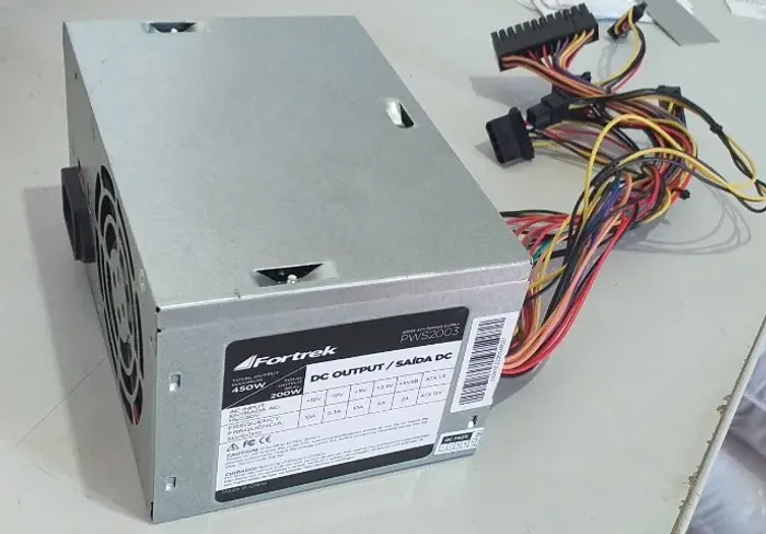 Fonte para computador 200W Fortrek